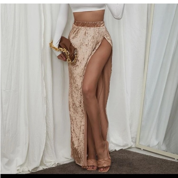 Pleated velvet rose gold high slit skirt - Picture 1 of 3
